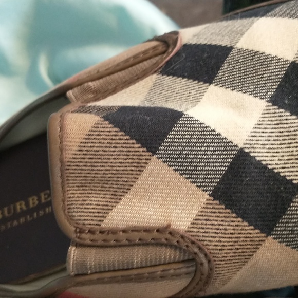 BURBERRY  SLIP ON'S - Picture 9 of 10